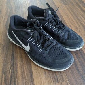 Nike Women's Black Running Shoes with White Swoosh Size 6.5